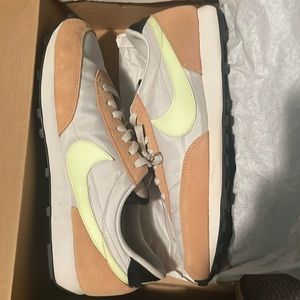 Women’s Nike Dbreak shoes only worn twice